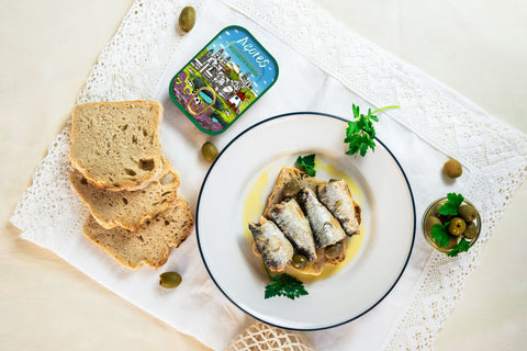 Sardine in Olive Oil with Stuffed Olives | Açores
